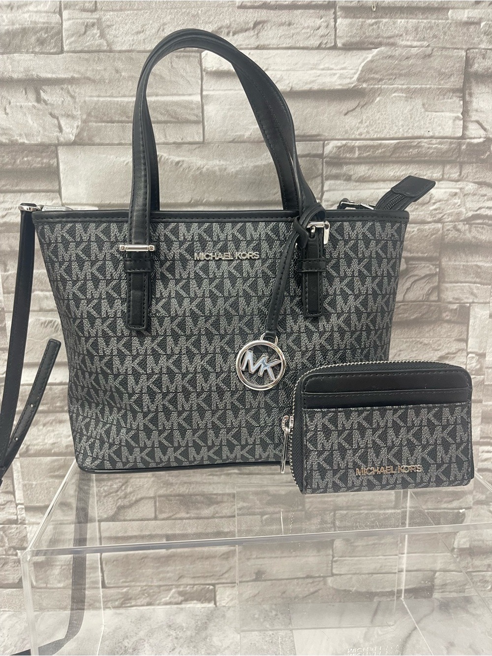 Michael Kors XS Carryall Tote & Matching Wallet Set Black/Silver
Metallic